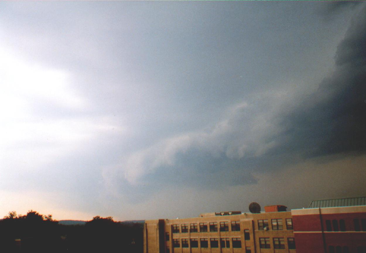 Shelf cloud August 27, 2001